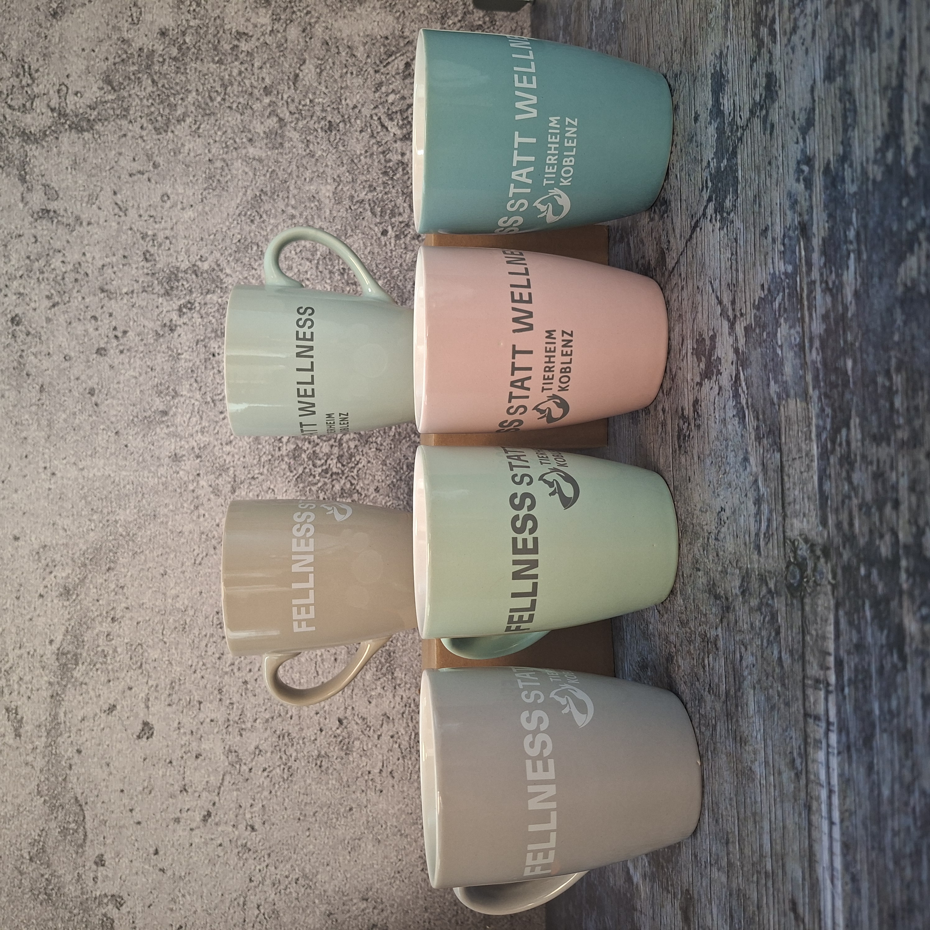 Tasse pastellfarben mit Henkel